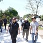 Bupati Subang Reynaldy Putra Andita meninjau langsung progres pembangunan jalan Kabupaten di Kampung Tanjungbaru, Desa Sukadana, Kecamatan Compreng. Jalan puluhan tahun rusak parah kini jadi mulus.