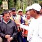 Saat investigasi Kang Dedi Mulyadi (KDM) terhadap PT. Tirta Investama Aqua di Desa Darmaga Kecamatan Cisalak, Kabupaten Subang mecurigai adanya dugaan aliran dana gelap. Foto. Tangkap layar YouTube Kang Dedi Mulyadi Channel.
