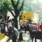 Truk Fuso bernomor polisi D 9195 AJ yang mengangkut galon air mineral merek Ron88 mengalami kecelakaan tunggal di Jalan Raya Garut-Bandung, tepatnya di jalur Cicalengka-Rancaekek, Kabupaten Bandung, Jawa Barat.