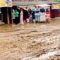 Kerusakan jalan tersebut diduga kuat disebabkan oleh aktivitas angkutan material berat yang melintas siang dan malam dengan tonase melebihi batas.