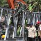Presiden menegaskan fokus utamanya  adalah memperbaiki bendungan dan jaringan irigasi yang menjadi sumber kehidupan para petani. 