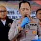 Polres Sumedang berhasil menangkap AA (25), terduga pelaku pembunuhan Juanda (23) di Dusun Bojong Gawul, Desa Girimukti, Kecamatan Sumedang Utara, pada Minggu (22/2/2026).