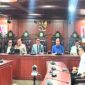 Komisi lll DPR meminta pihak kepolisian dan Bank Mandiri segera memulihkan akses rekening tersebut.