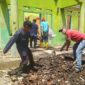 Bacalon Kades) Tanjungsiang, Endang Suherman, menyampaikan keprihatinannya terhadap musibah kebakaran yang menimpa warga di Kampung Cikadu, Desa Tanjungsiang. Poto. Deltanusantara.com