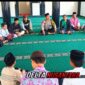 Kapolsek Cisalak didampingi Kanit Binmas Polsek Cisalak Aipda Ageng Suprayogi, Kanit Reskrim Aipda Mulyana Nugraha, serta personel Unit Samapta Bripka Deden Solihin.