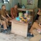 Camat Sagalaherang, Rahmat Hidayat beserta jajarannya saat mengunjungi calon kades no urut 4 Dian Wahyudi. 