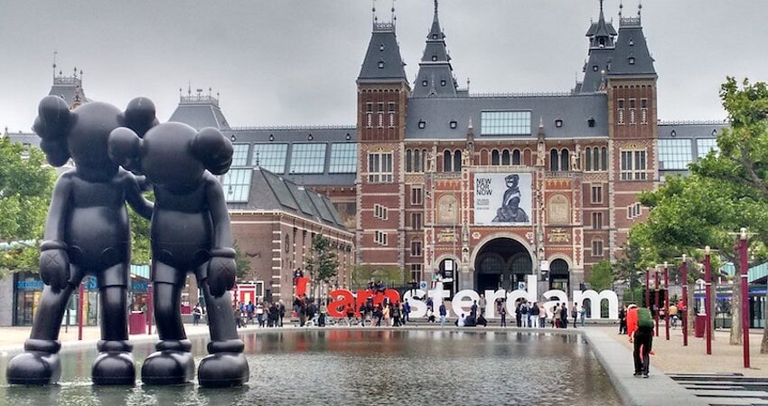 Avrupa ülkesi Hollanda'da geçtiğimiz gün yaşanan ırkçılık olayı tüm dünyadan