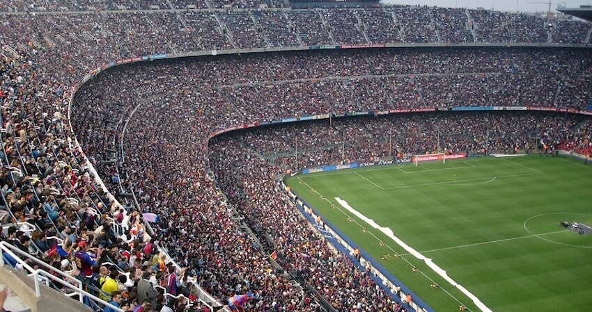 Arjantin Ligi'nde oynanan maç sırasında tribün çöktü: Olayda 211 kişi