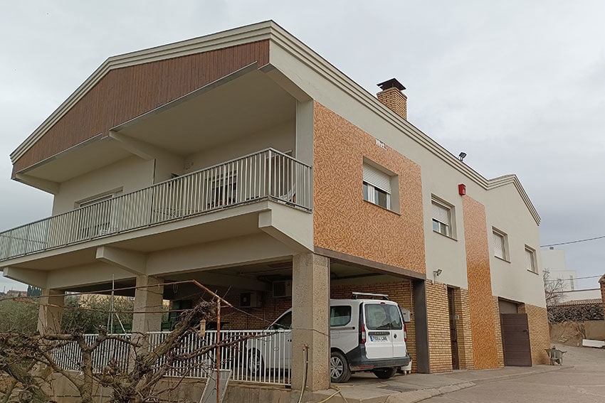 Pintura exterior en façana i fusta