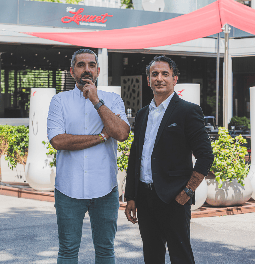 Die Inhaber des Restaurants Finest Lezzet in Düsseldorf, Gastgeber für mediterrane Küche, Brunch, Events und Catering.