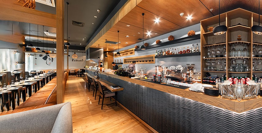 Modern open kitchen in a restaurant, maintaining hygiene with clean counters and organized equipment.