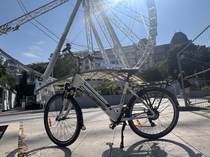 hybrid-e-bike-budapest-ebike-tour