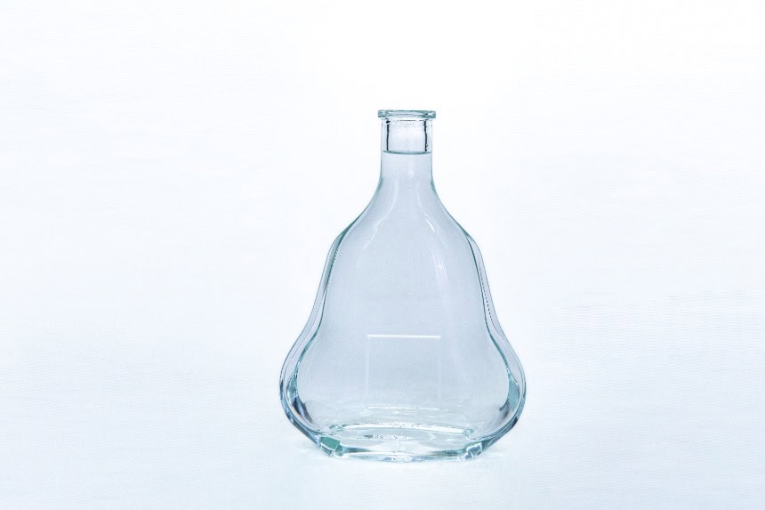 Bespoke-glass-bottle-700ml