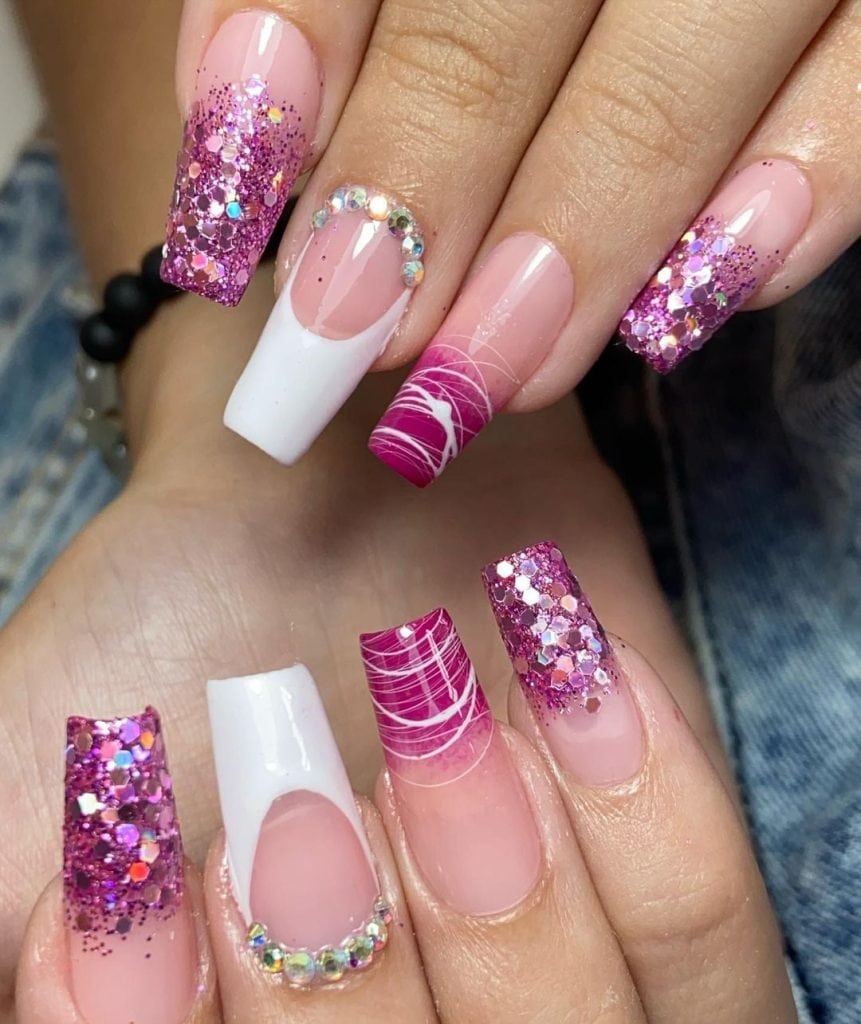 UNHAS POSTIÇAS DECORADAS LINDAMENTE