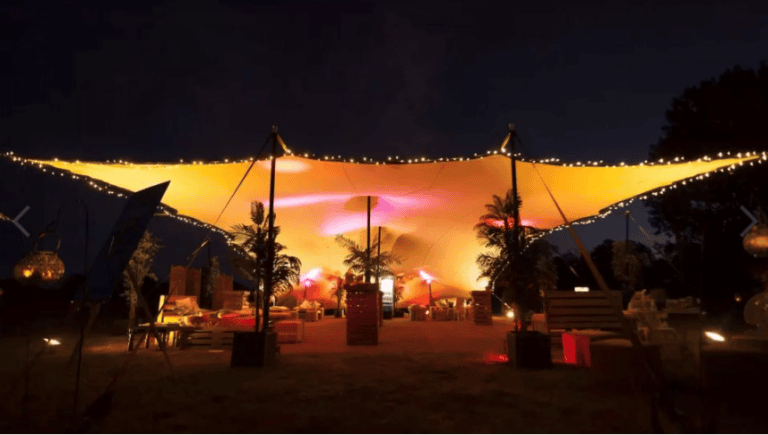 Stretchtent bij avond