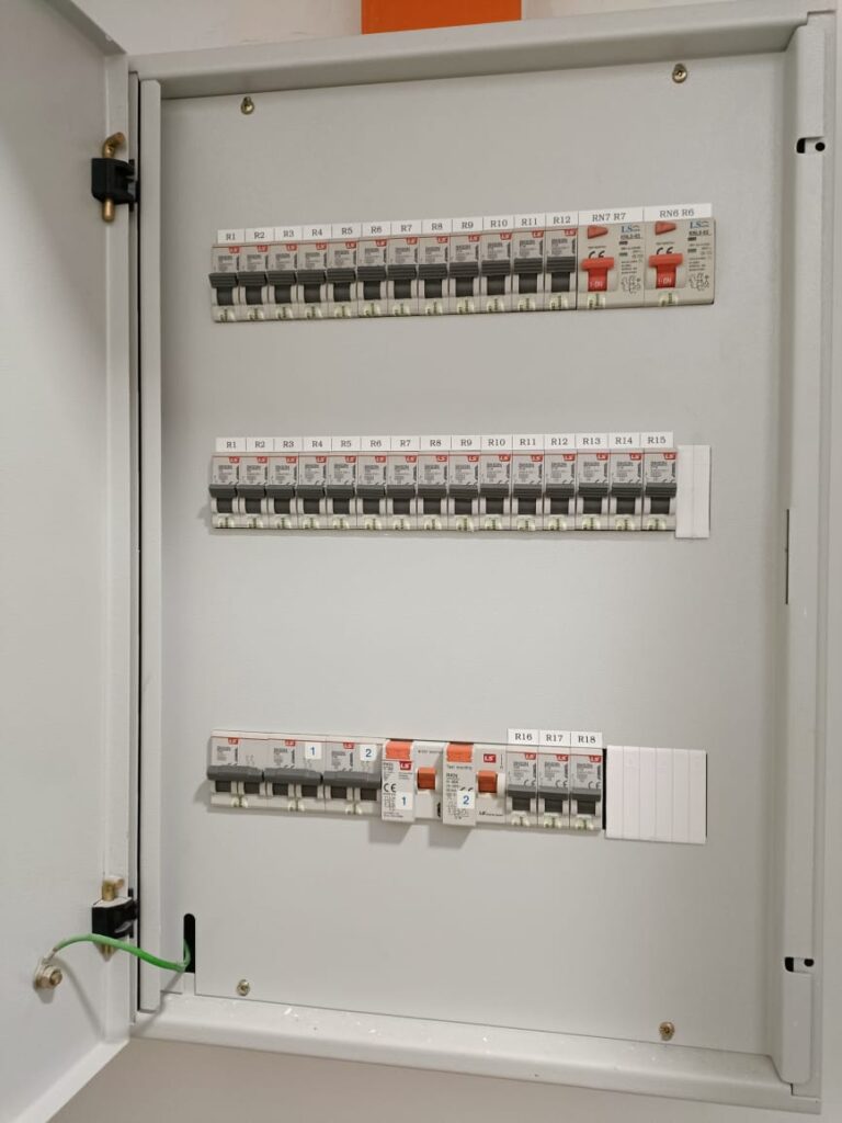 24 Kuala Lumpur and Selangor Most Efficient Team of Electricians - 24/7