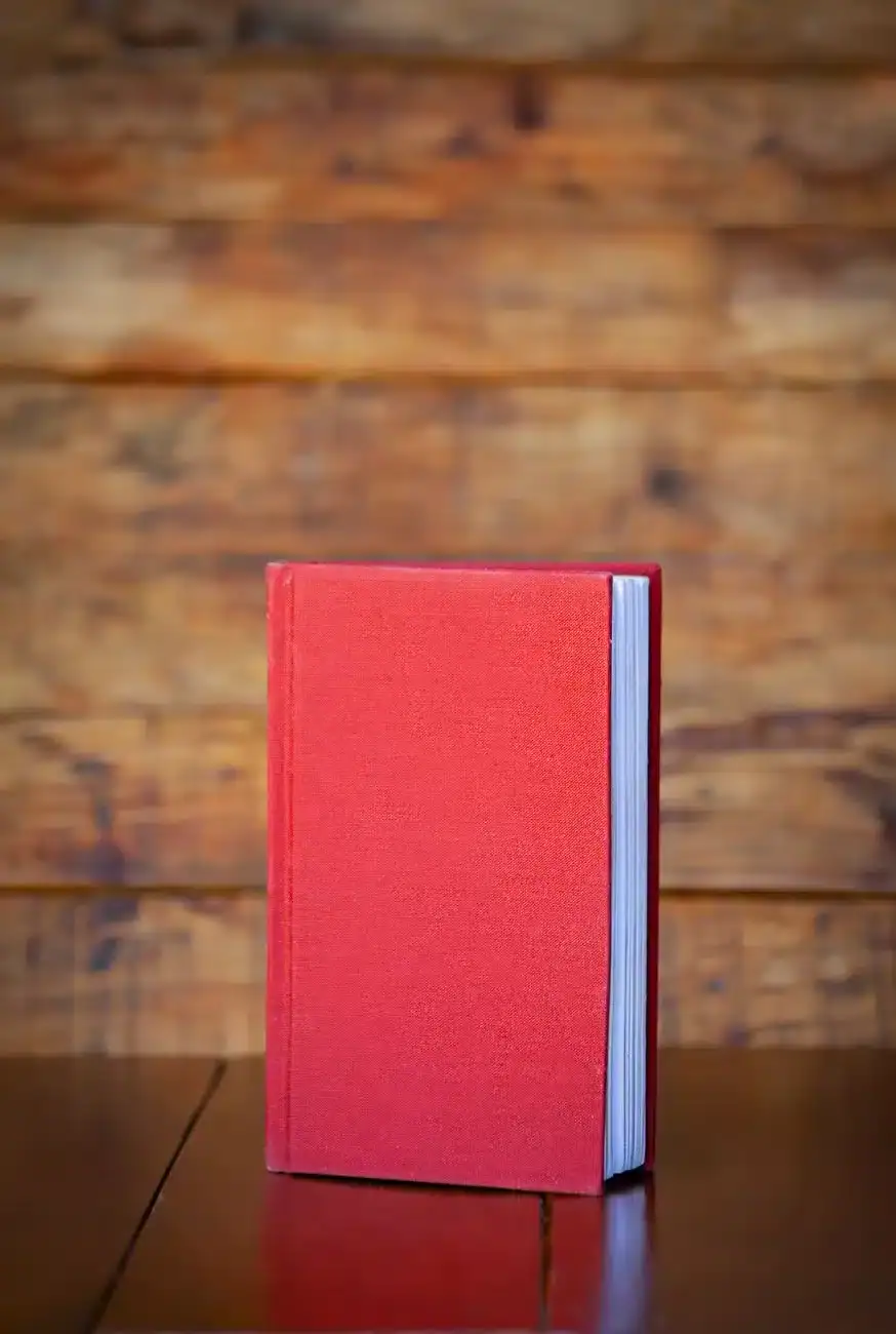 【紅黑榜實測】跟小紅書買香港好物,究竟有冇伏? 6 close up shot of a red book on wooden surface