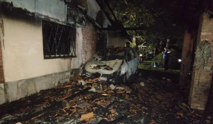 Longchamps: hallaron a un hombre muerto de un disparo tras el incendio de su casa