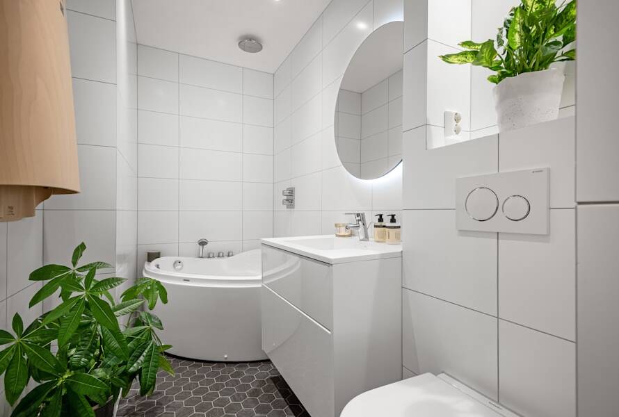 Eco-Friendly Bathroom Renovations 