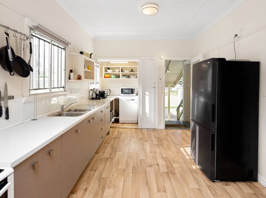 Top Mistakes Brisbane Homeowners Make During Kitchen & Bathroom Renos