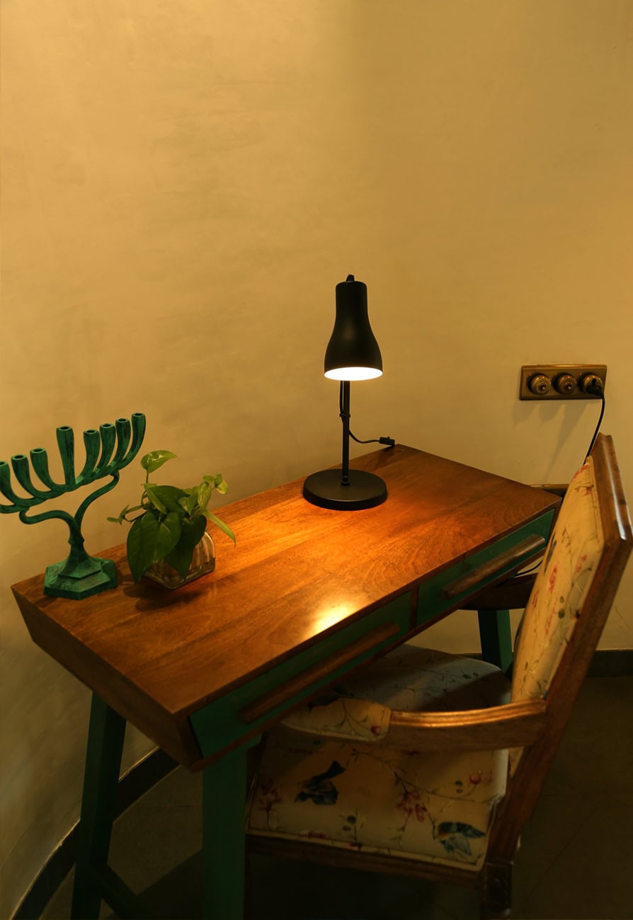 Room desk_894X1300