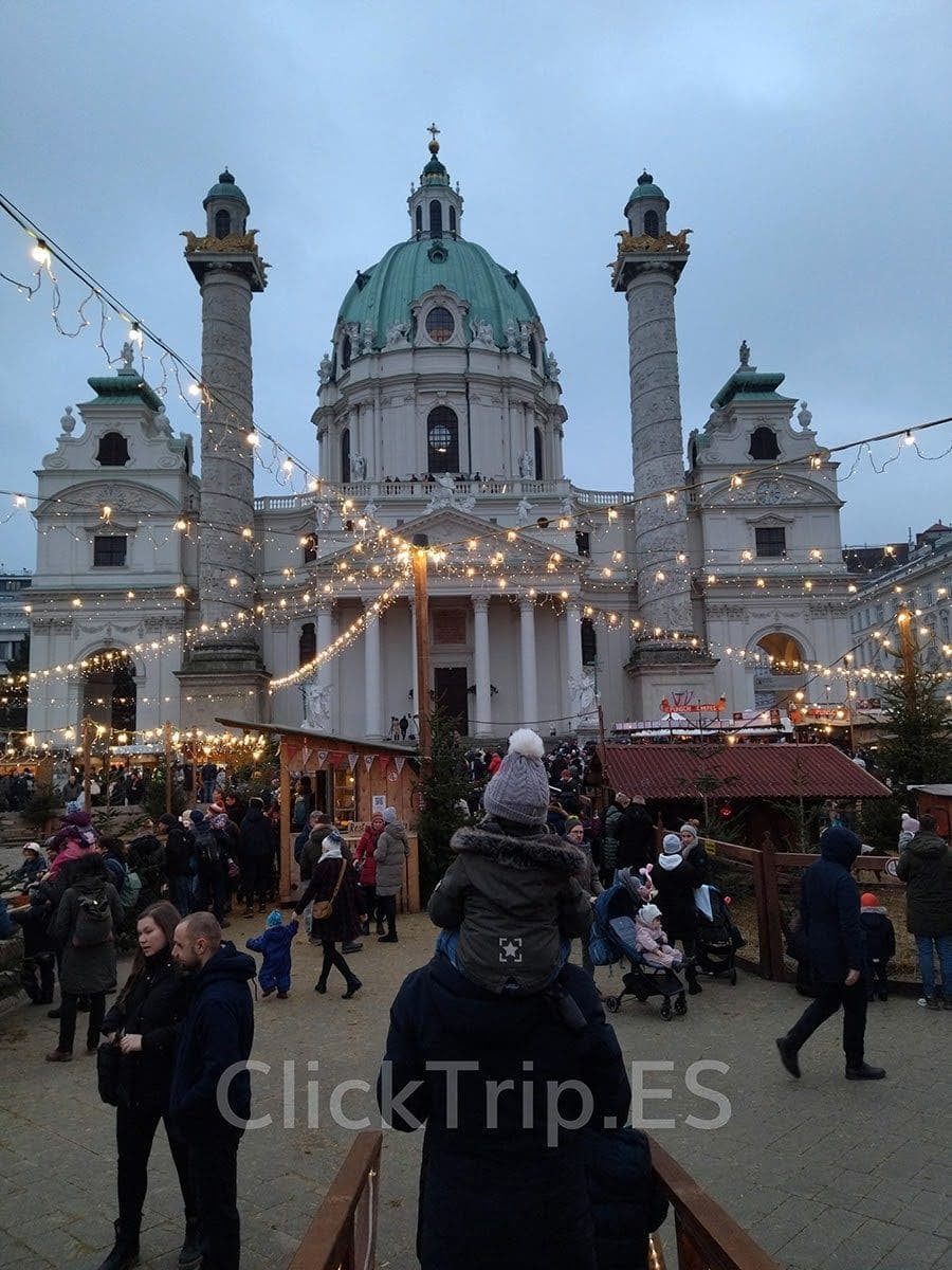 Christmas Village en Maria-Thereisen-Platz Viena en Navidad