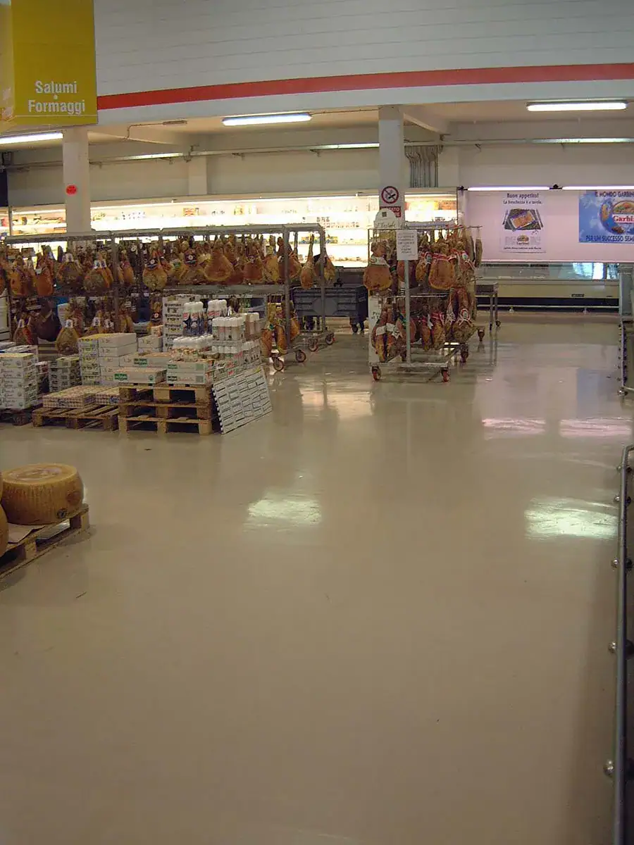 Pavimento in resina area vendita supermercato
