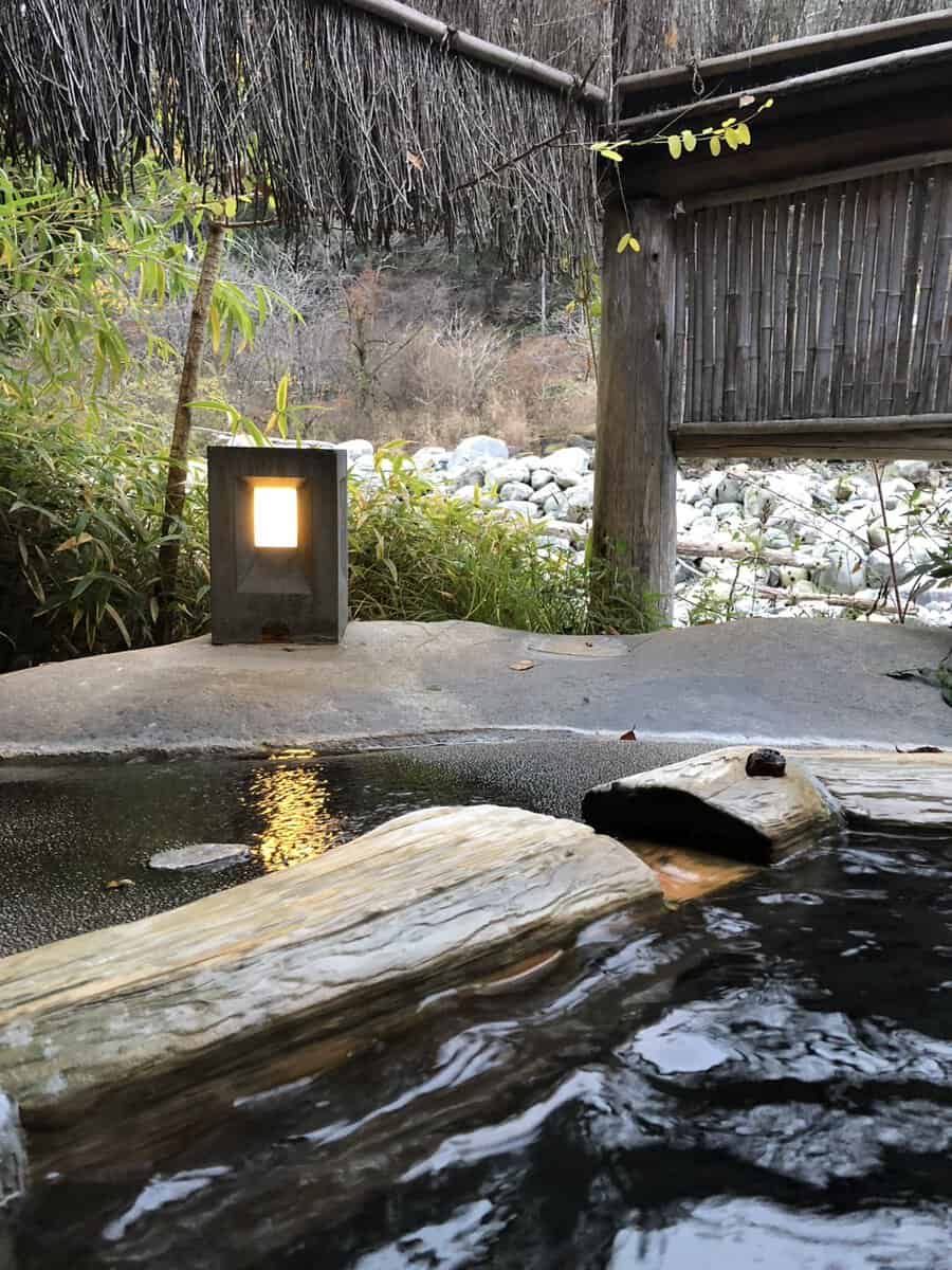 露天風呂の風景