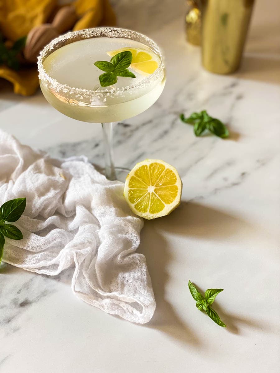 Easy Basil Lemon Martini – Delicious 10 Minutes Vodka Drink