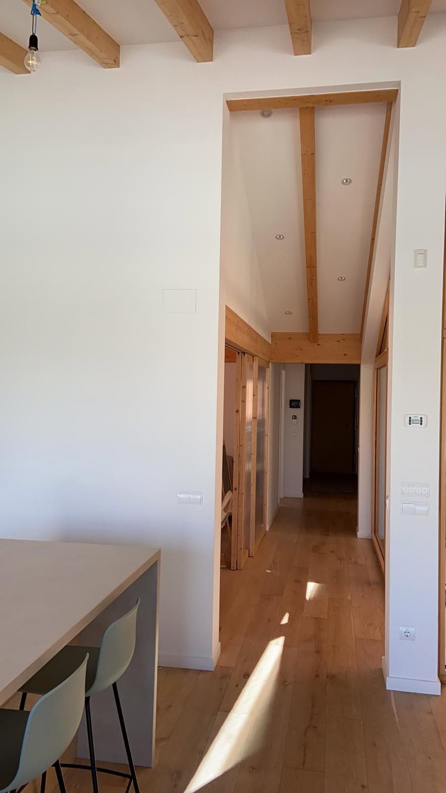 Pintura natural de silicat Keim Innotop en parets i sostres, Ecomatèries