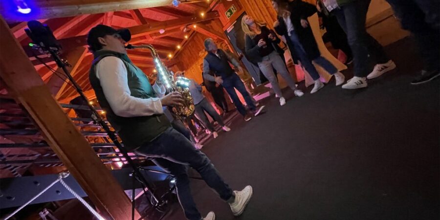 DJ und Saxophon im Münchner Yacht Club Starnberg DJ und Saxophon im Münchner Yacht Club Starnberg