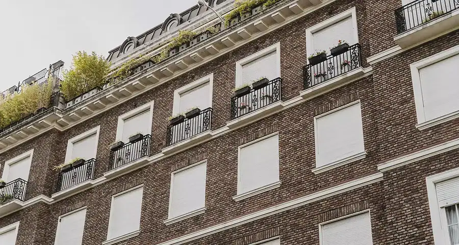 loi Malraux investissement 2026 - immeuble haussmannien en cours de restauration dans un site patrimonial remarquable