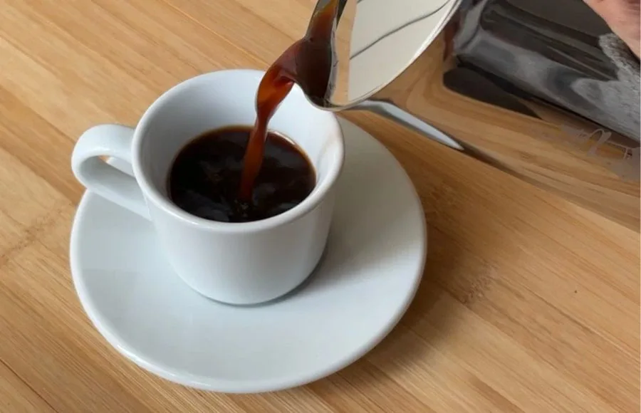 servir-el-cafe