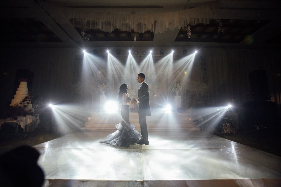 Reception Light hold one's hands On stage