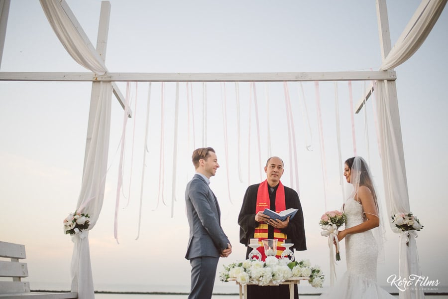 Western Wedding Promise with the pastor at the sea