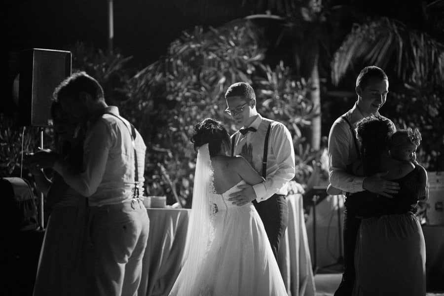 Western Wedding Groom&bride Black and white