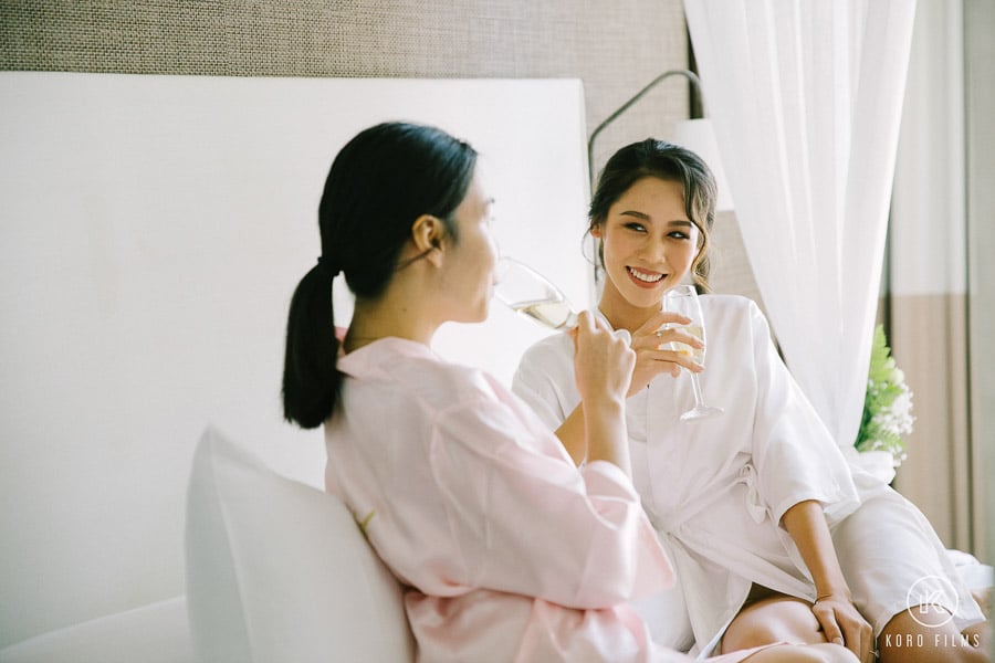 Western Wedding Bride and friends Drink champagne