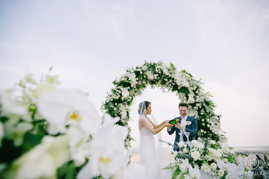 Western Wedding Pour champagne by the sea