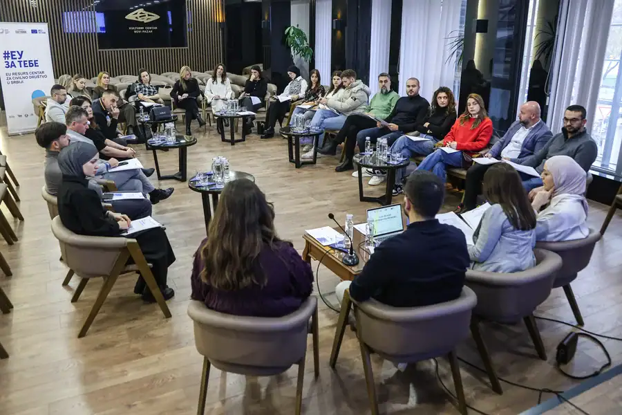 Mladi imaju šta da kažu: Održan okrugli sto o položaju mladih u Novom Pazaru