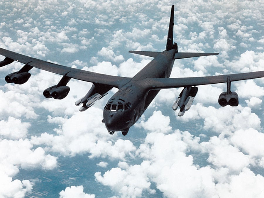 B-52G с крылатыми ракетами, ВВС США, ракеты ближнего радиуса действия SRAM; управляемая ракета B-52G с крылатыми ракетами, ВВС США, ракеты ближнего радиуса действия SRAM; управляемая ракета