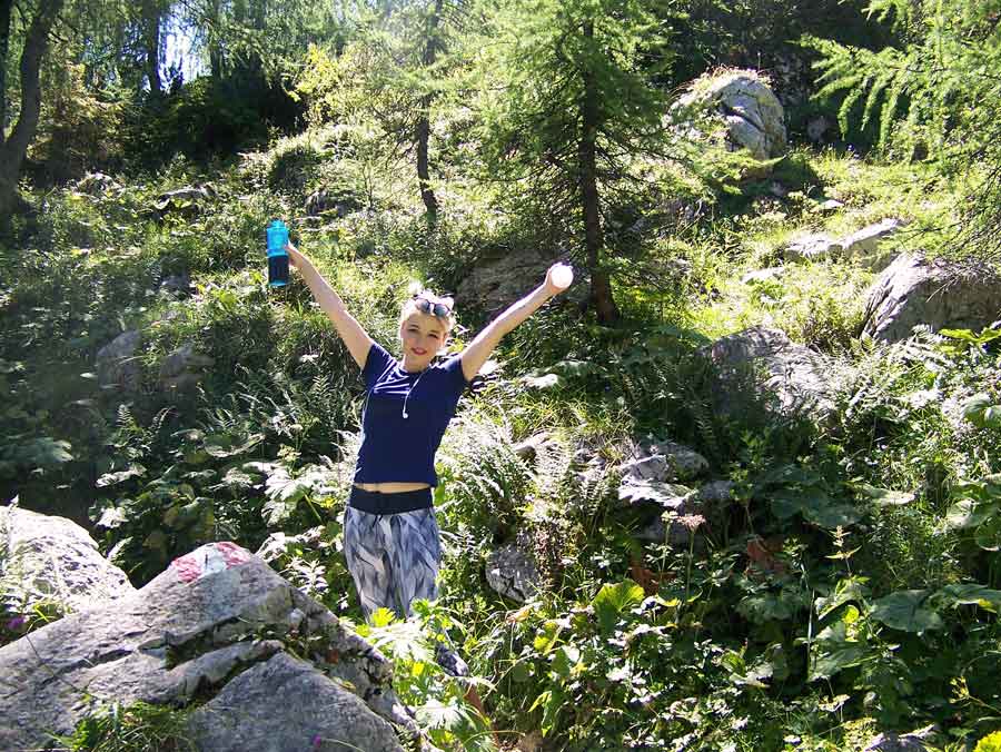 Der Beginn von alpinem Gelände. Die Felsen werden größer und der Weg beschwerlicher. Das Gebiet sieht wie eine Trolllandschaft aus.