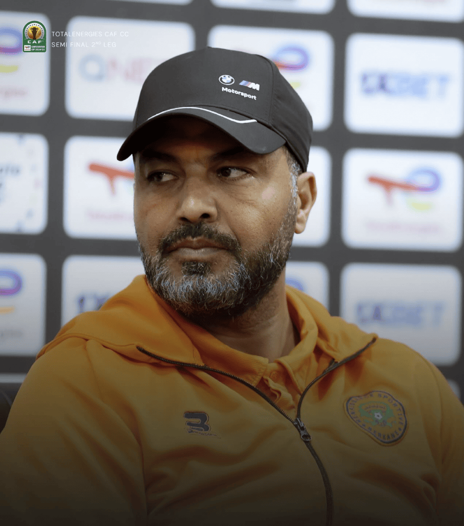 Alt= Moine Chaabani frustré après la défaite de la RS Berkane face au WAC. 