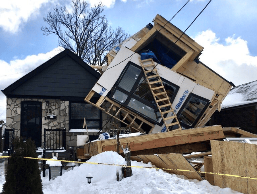 Toronto house under construction collapses in high winds