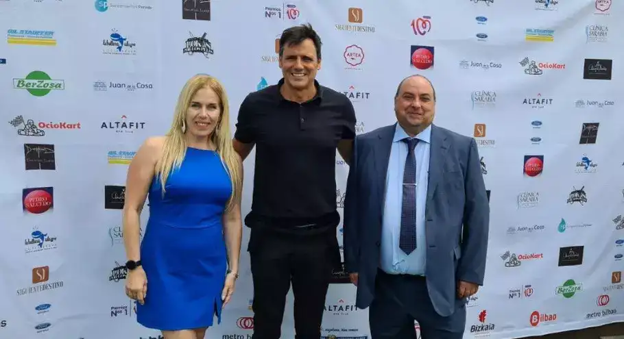 Gil stauffer | gil stauffer asistió a la noche de los premios número cadena 100 en bilbao