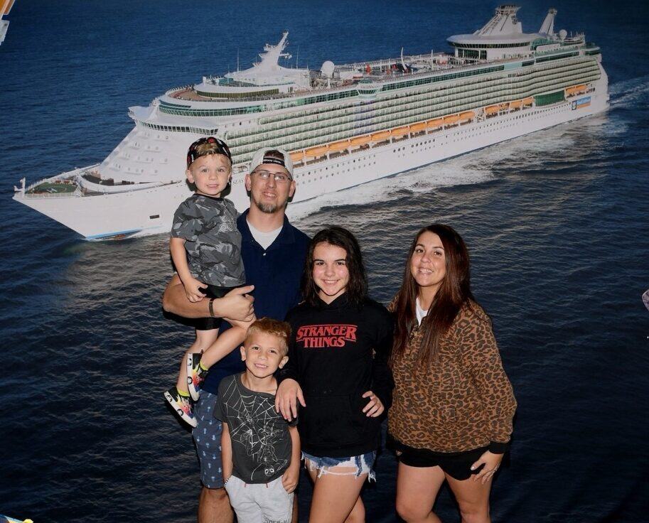 Luxury cruise ship with a happy family in front, on a scenic vacation at sea.