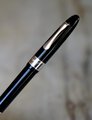 Stylo Plume Davidoff à Pompe en Résine Noire – Finition Platinum – Plume en Or Massif 18 Carats – vue 2