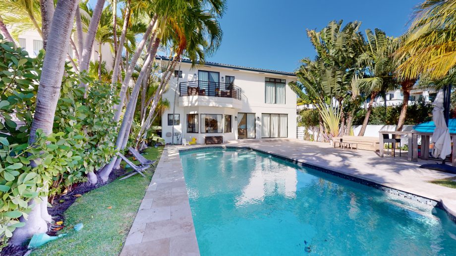 if you're looking to increase your income as a Realtor, consider the benefits of incorporating 3D virtual tours into your listings.