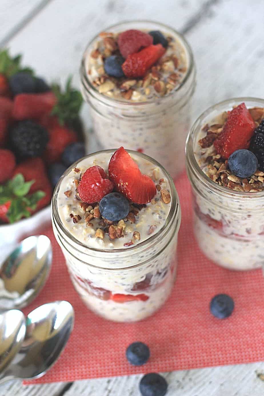 Oatmeal in a jar? Sign me up! Wake up in the morning to a delicious and healthy Berry Overnight Oatmeal. This overnight oats recipe is satisfying, delicious and filled with fresh berries. Try this easy mason jar recipe for breakfast.