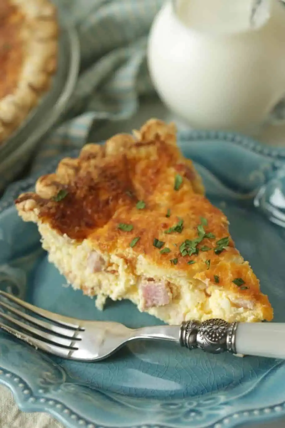 Ham And Cheese Quiche is an easy recipe for breakfast, Sunday brunch, lunch or dinner. With only 15 minutes to prepare, quiche is a versatile recipe everyone will love. #hamandcheesequiche #quicherecipe #brunchrecipe