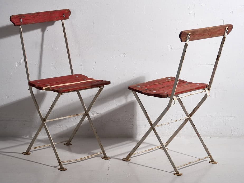 Antiguas sillas plegables de jardín en color rojo (c.1920). Conjunto de 4 piezas